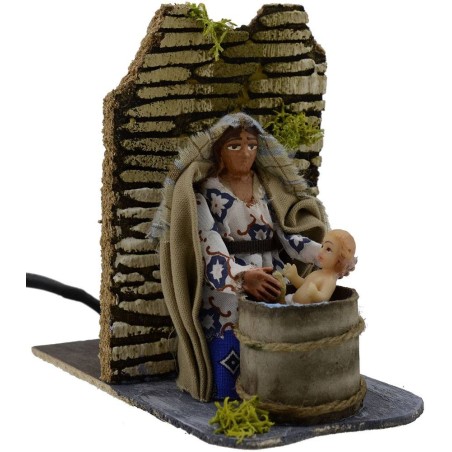 Mum 8 cm washes the baby on the go