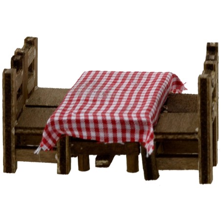Mesa de madera de 7,3x5x3,7 cm de altura con 4 sillas.