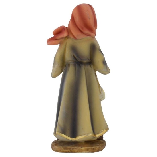 Woman with hamper in hand in resin 15 cm