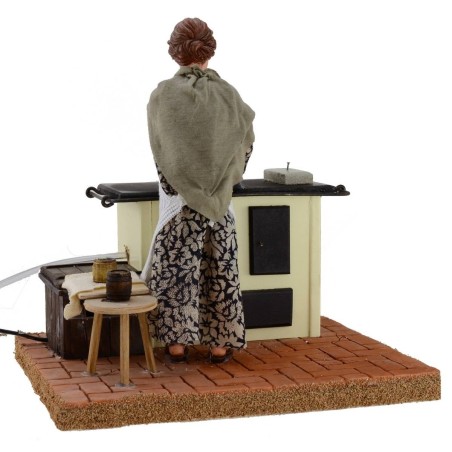 Donna 30 cm in cucina con movimento e effetto fumo Mondo Presepi