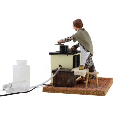 Woman 30 cm in the kitchen with movement and smoking effect