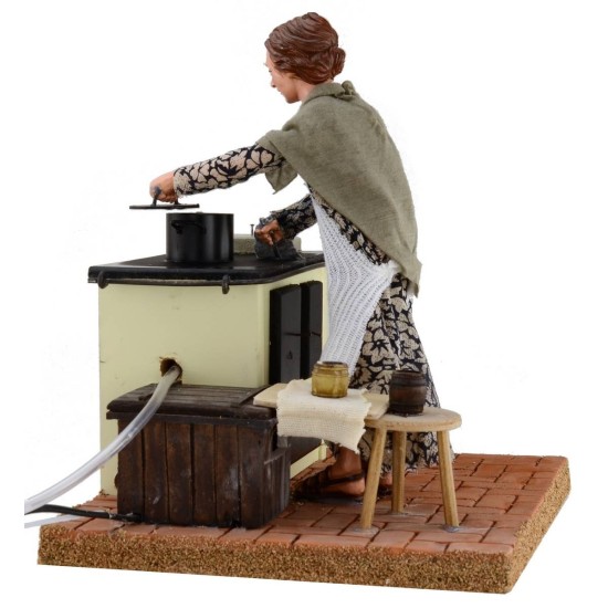 Mujer de 30 cm en la cocina con movimiento y efecto de humo Mondo Presepi