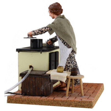 Mujer de 30 cm en la cocina con movimiento y efecto de humo.