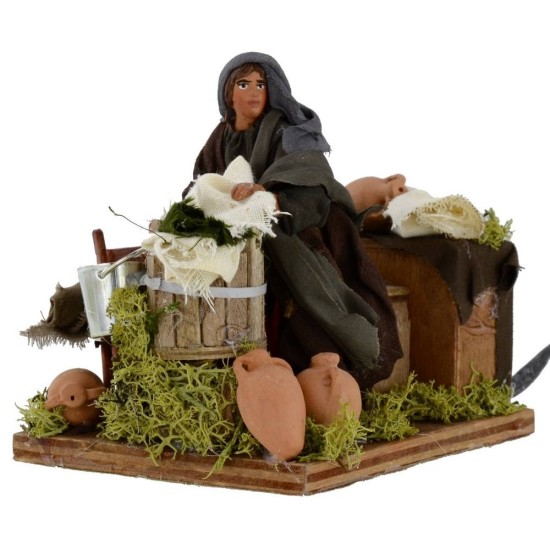 Lavandaia in piedi in movimento serie 12 cm Mondo Presepi