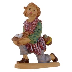 Adorante arrodillado con regalos lux 12 cm en pvc