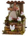 Mujer que alimenta a las gallinas en movimiento 10 cm