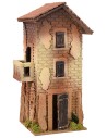 Casa de tres pisos con balcón cm 15x15x35 h Mundo Pesebres.