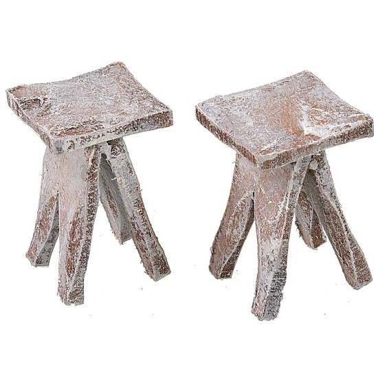 Mesa con 2 taburetes de madera para estatuas de 12 cm.