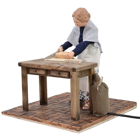 Mujer popular que corta pan en movimiento 30 cm Mundo.