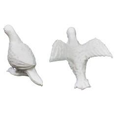 Set of 2 plastic doves for nativity scene 2