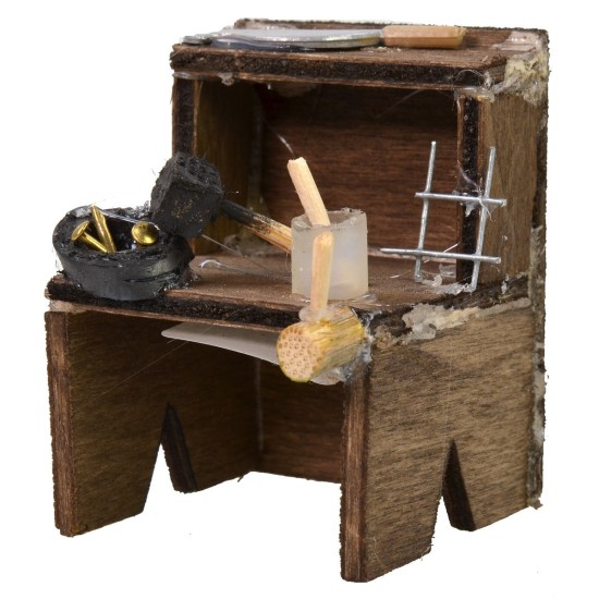 Carpenter's workbench 4x4x5.5 h cm for 6 h cm statues