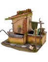 Casa con tendedero goteante y fuente funcionando de 25x21x21,5