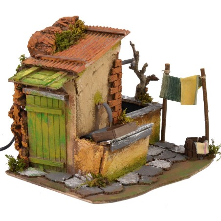 Casa con tendedero goteante y fuente funcionando de 25x21x21,5