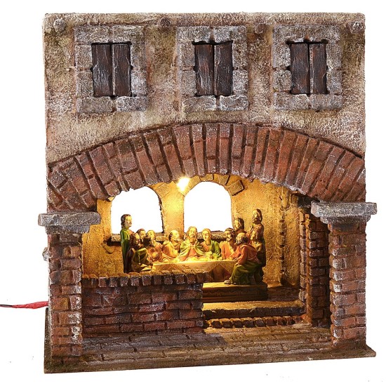 Ambientación iluminada para última cena 29x29x32 h estatuas