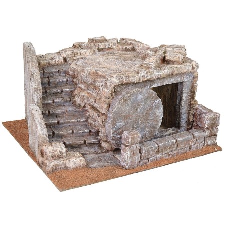 Sepulcro con escalera lateral 37x32x23 h altura, estatuas.