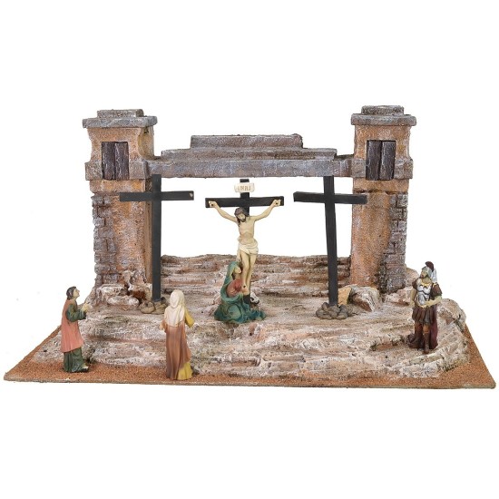 Escenario para crucifixión 48x27x25 h madera, estatuas