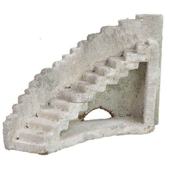 Fachada de antiguo castillo con escalera curva a la derecha cm