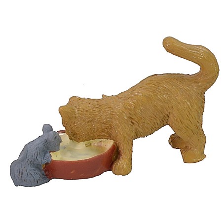 Gatto che mangia con topo