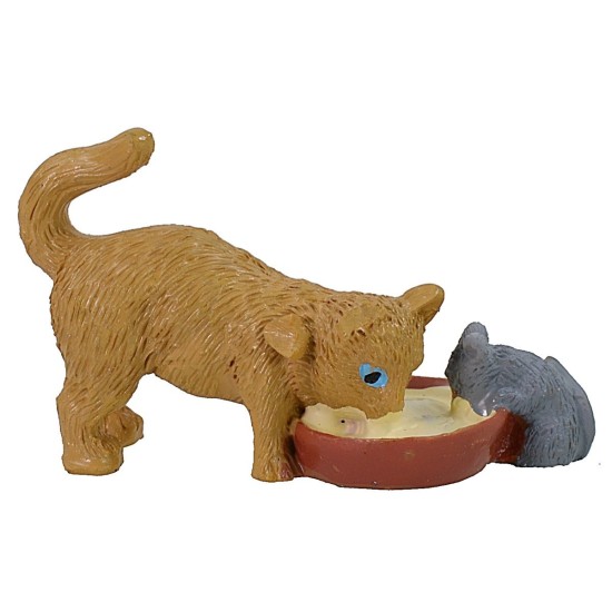 Gatto che mangia con topo