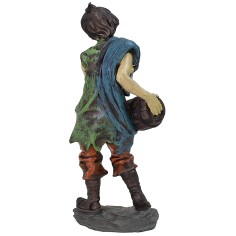 Ragazzo in resina con piccola botte 20 cm 2