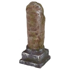 Columna en ruinas con base cuadrada de 5x5x13 cm de altura. 2