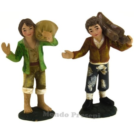 Set 2 bambini con legna e sacco