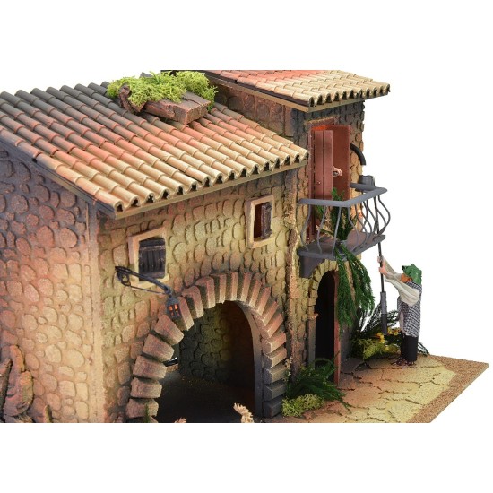 Casa iluminada con farolero de 12 cm en movimiento y mujer que