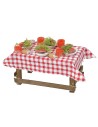 Mesa de madera con mantel y platos cm 10x6x4 h