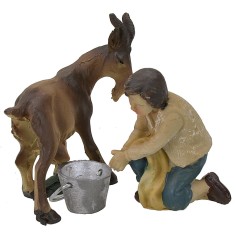 Giovane mungitore di capra in resina serie 9 cm Mondo Presepi