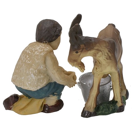 Giovane mungitore di capra in resina serie 9 cm