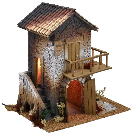 Casa iluminada para Belén de dos pisos con amplio balcón de