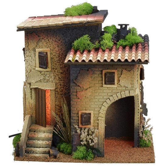 Casa illuminata con grande arco angolare per bottega o grotta