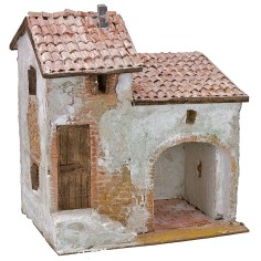 Casa estucada con tienda y escalera de 24x16x18 cm h