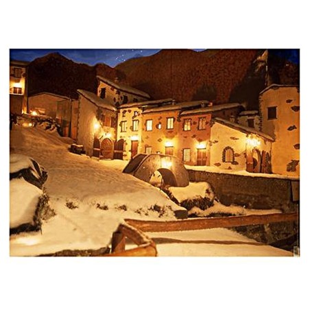 Fondale con case illuminate e paesaggio innevato 70x100 cm