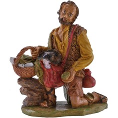 Man kneeling with gifts 20 cm Euromarchi