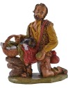 Man kneeling with gifts 20 cm Euromarchi