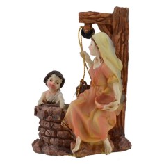 Mujer con niño en el pozo en resina serie cm 2