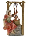 Mujer con niño en el pozo serie 10 cm en resina Mondo Presepi