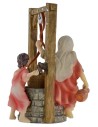 Mujer con niño en el pozo serie 10 cm en resina Mondo Presepi