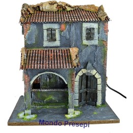 Casa con fontana a 3 uscite d'acqua e lampione