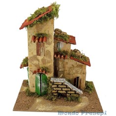 Casa con escalera de 21x15x24 cm de altura. Mundo Pesebres.