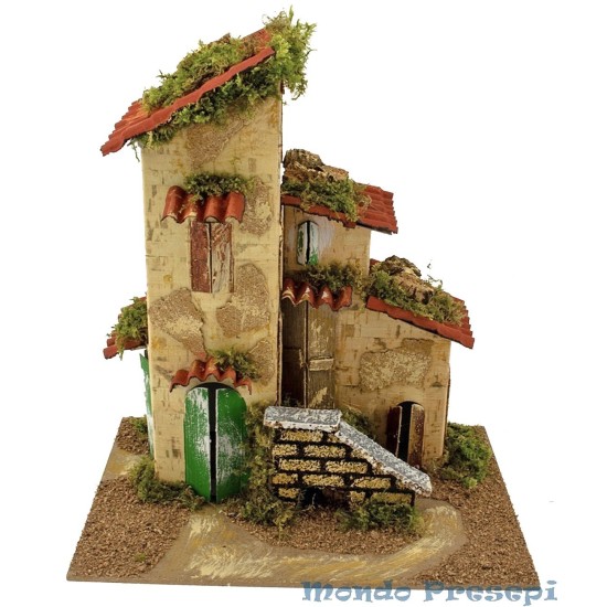 Casa con escalera de 21x15x24 cm de altura. Mundo Pesebres.