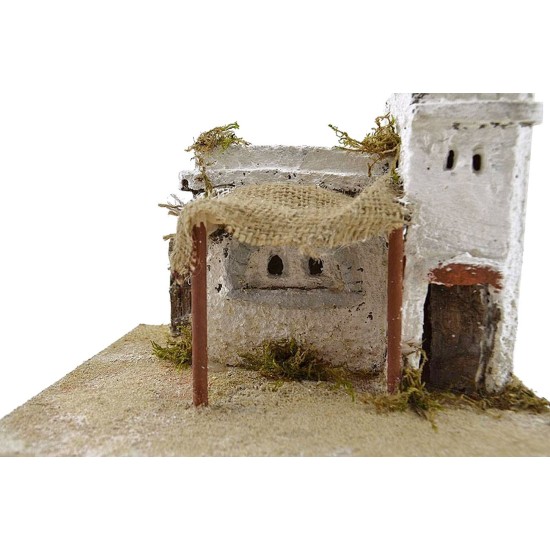 Resin house with curtain cm 22x18x14 h.