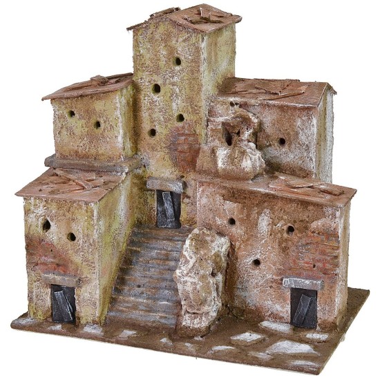 Casas en la distancia con escalera de 22x15x21 cm de altura a lo lejos.