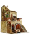 Pueblo iluminado con molino de agua y de viento en