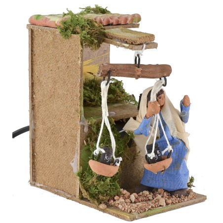 Mujer con balanza en movimiento de 10 cm Mundo Belenes