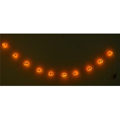 Chain of 10 pumpkins with battery-powered lights for Halloween