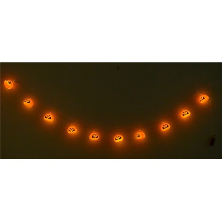 Chain of 10 pumpkins with battery-powered lights for Halloween