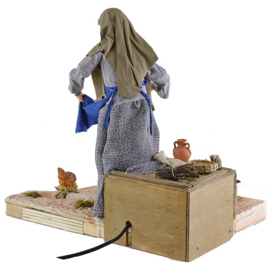 Contadina con galline in movimento 30 cm