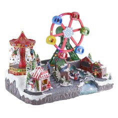 Parque de atracciones navideño con música e iluminación funcionando a 2